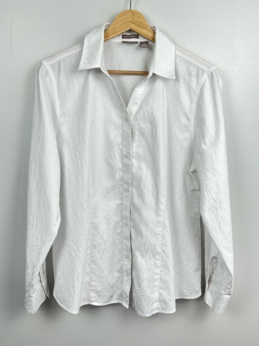 Chico’s white jacquard animal print 100% cotton wrinkle resistant shirt, medium.